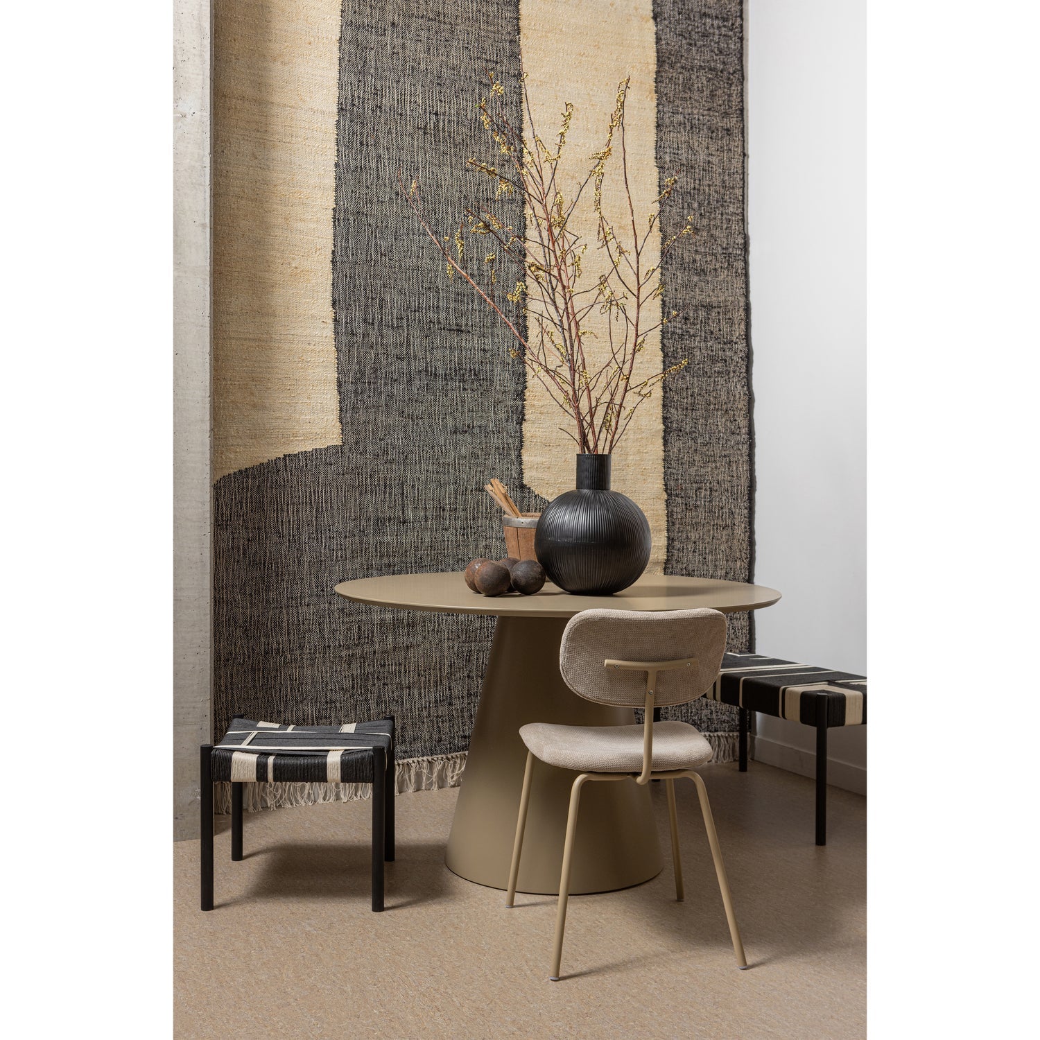 Stalas JORRE, rudas MDF Ø120