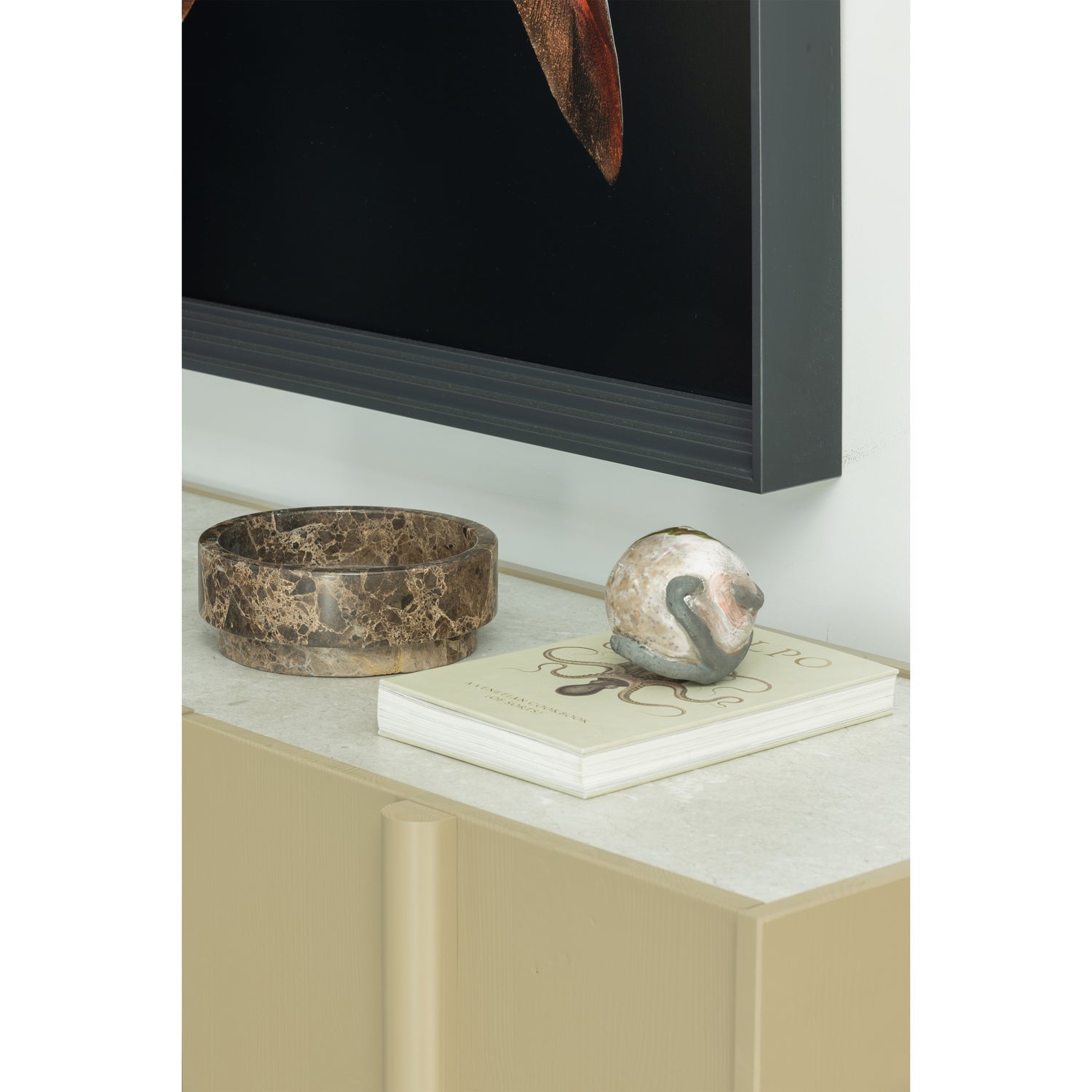 Komoda BASU, molio ruda