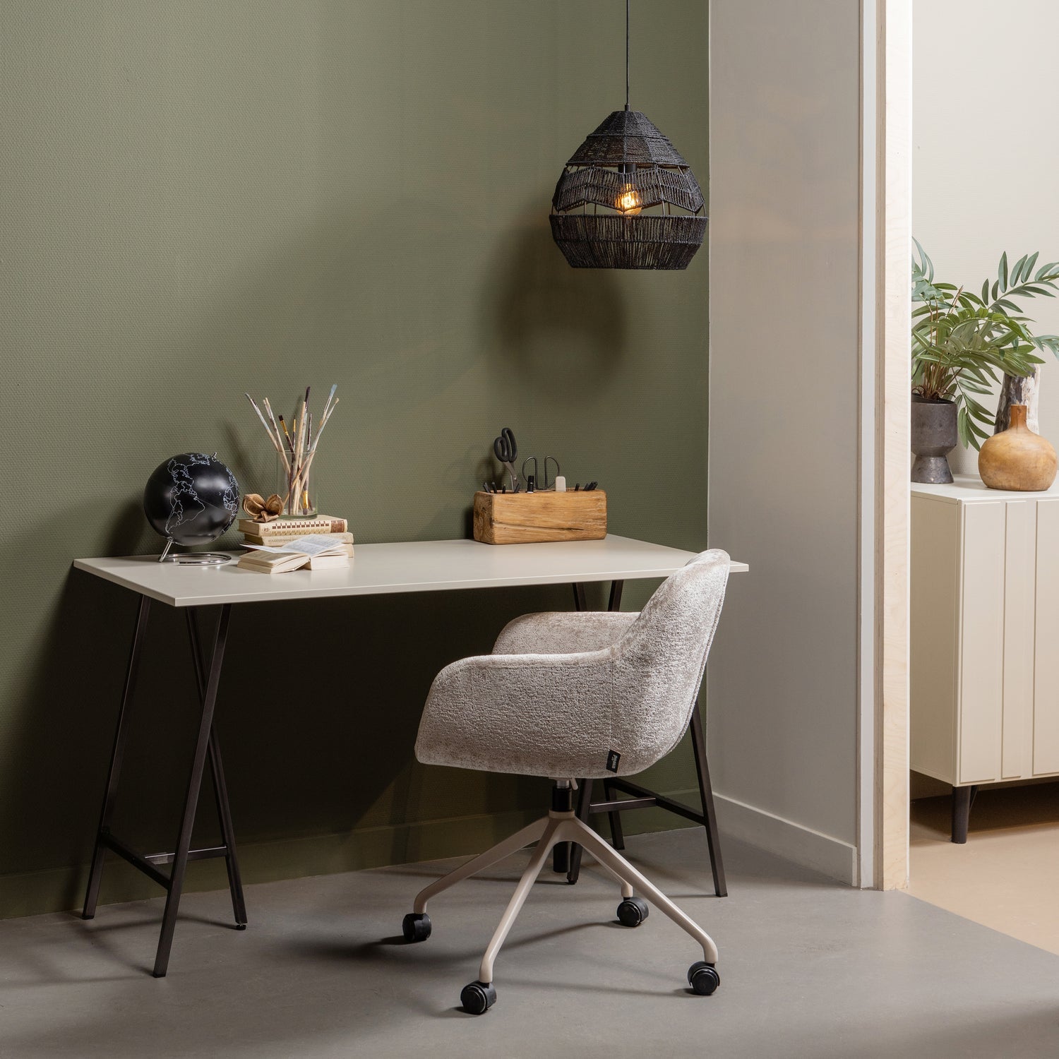 374112-D-374075-T-377105-Z-02_SF_FA_Tino_bureau_grenen_dust_Morros_bureaustoel_Adelaide_hanglamp_VIERKANT