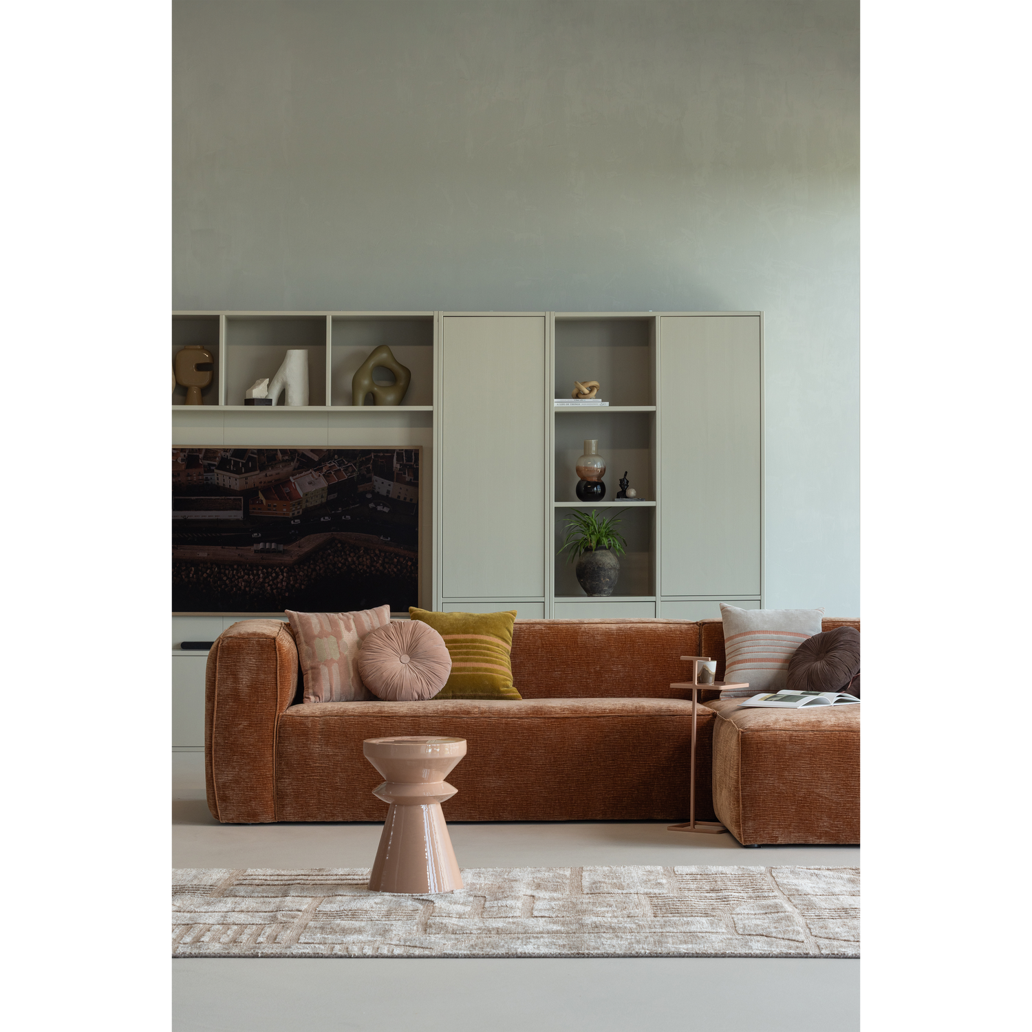 Šoninis staliukas FEDDE, metalas, šviesiai rausva