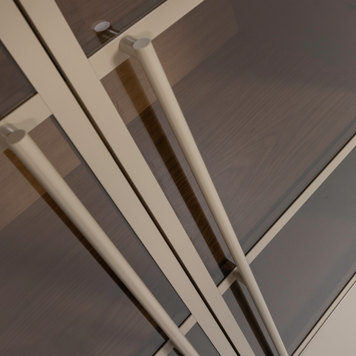 Vitrininė spintelė CASA, pušies mediena, molio/purvo spalva