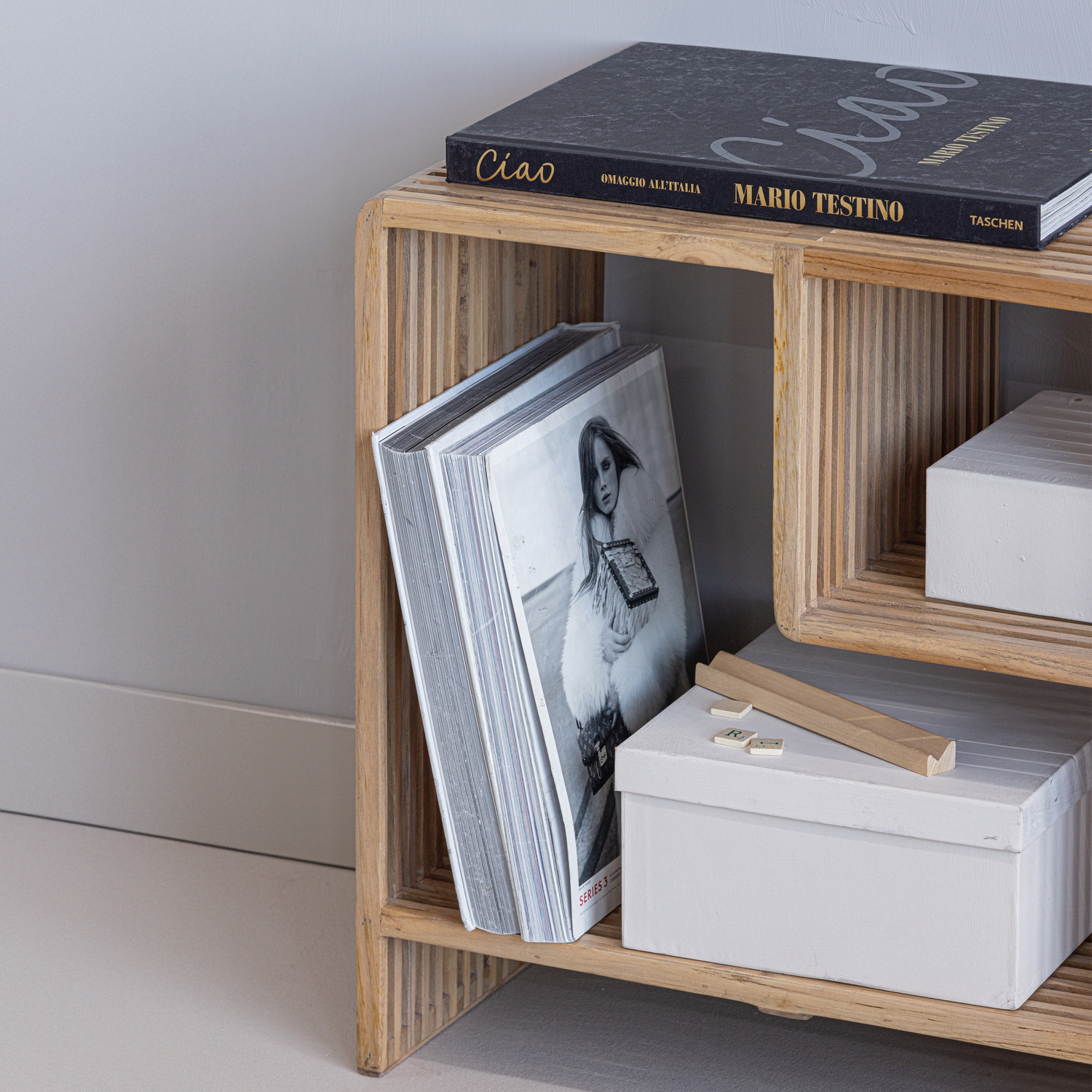 Šoninis staliukas JASMIJN, perdirbtas tikmedis, natūralus