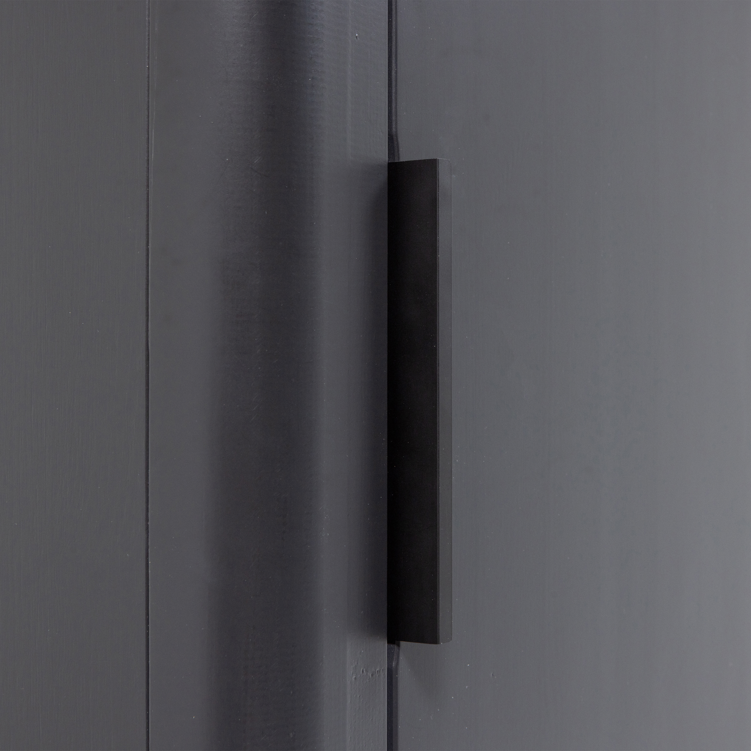 Siaura aukšta spinta GUNNAR, pušis, matinė juoda