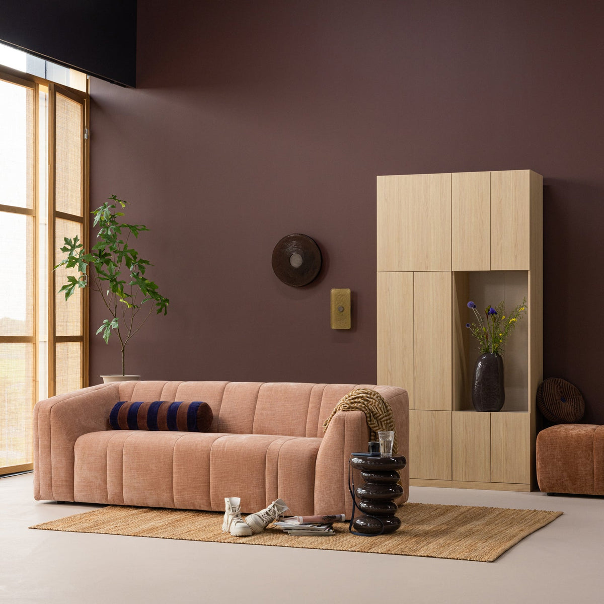 Sofa OMAIRE 2 v. jaukiame svetainės interjere
