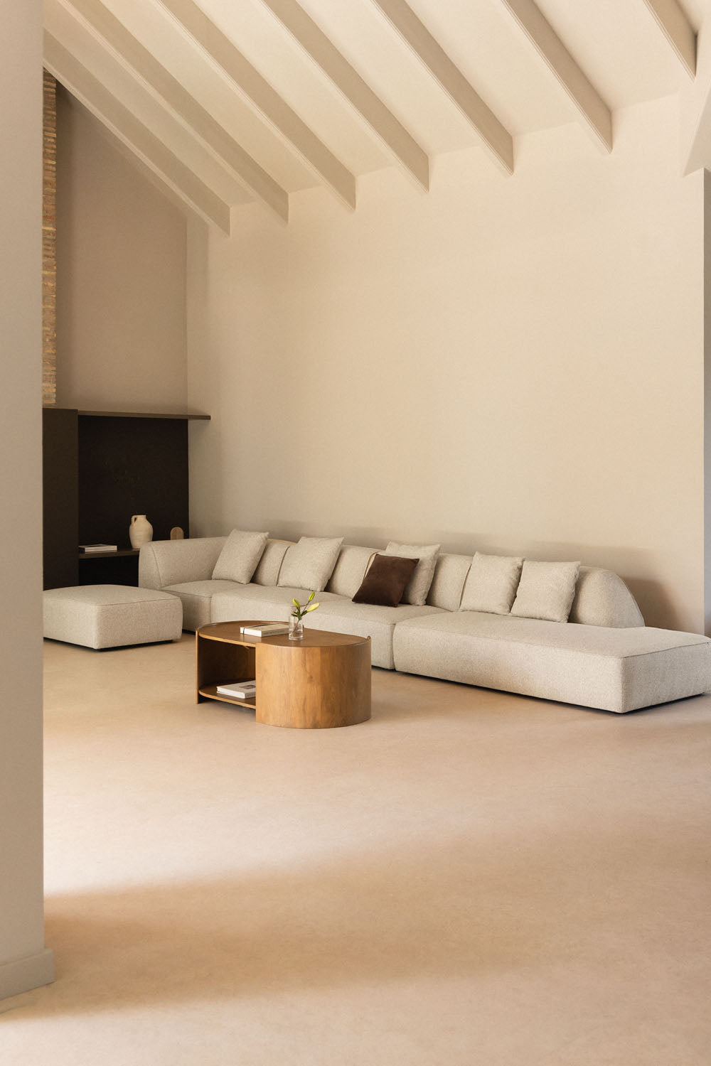 Kampinė sofa KARDENA, kreminis boucle, dešinė, 4 d. + pufas