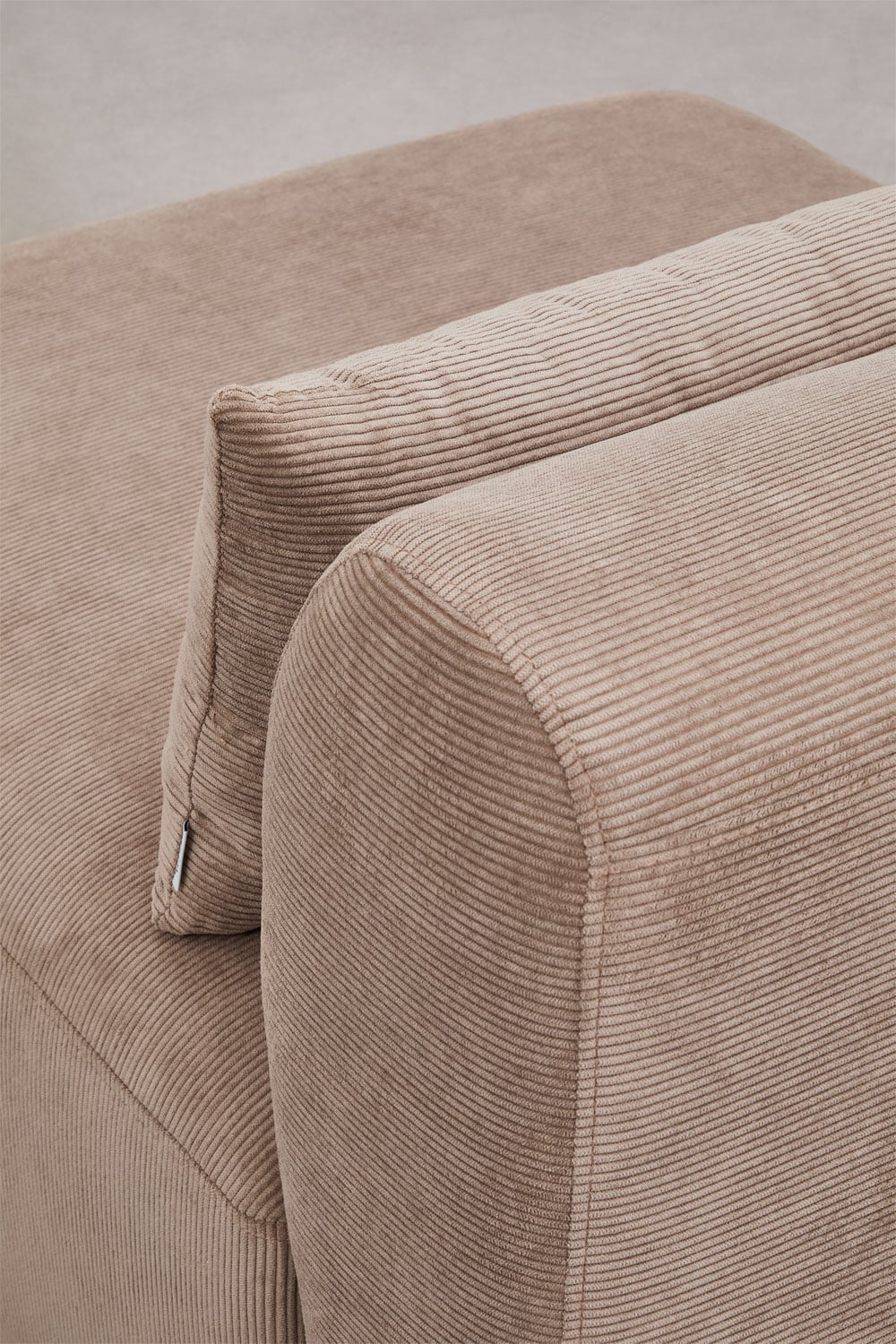 Kampinė sofa FOGLERA, kupranugario, 398x175, dešinė interjere