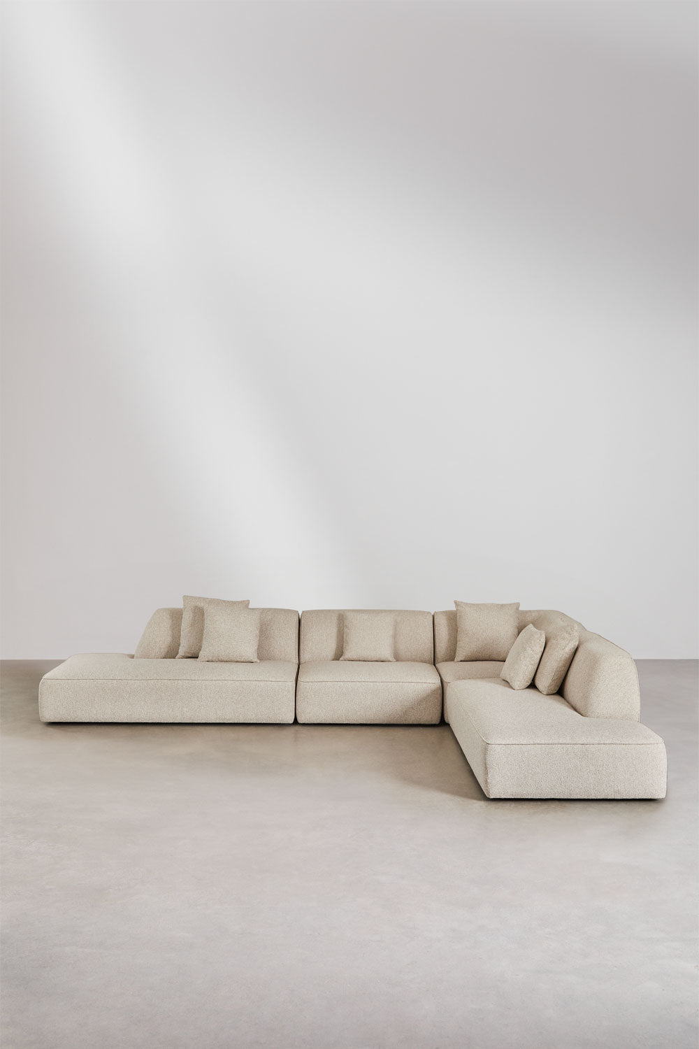 Modulinė kampinė sofa KARDENA svetainėje, artimas planas