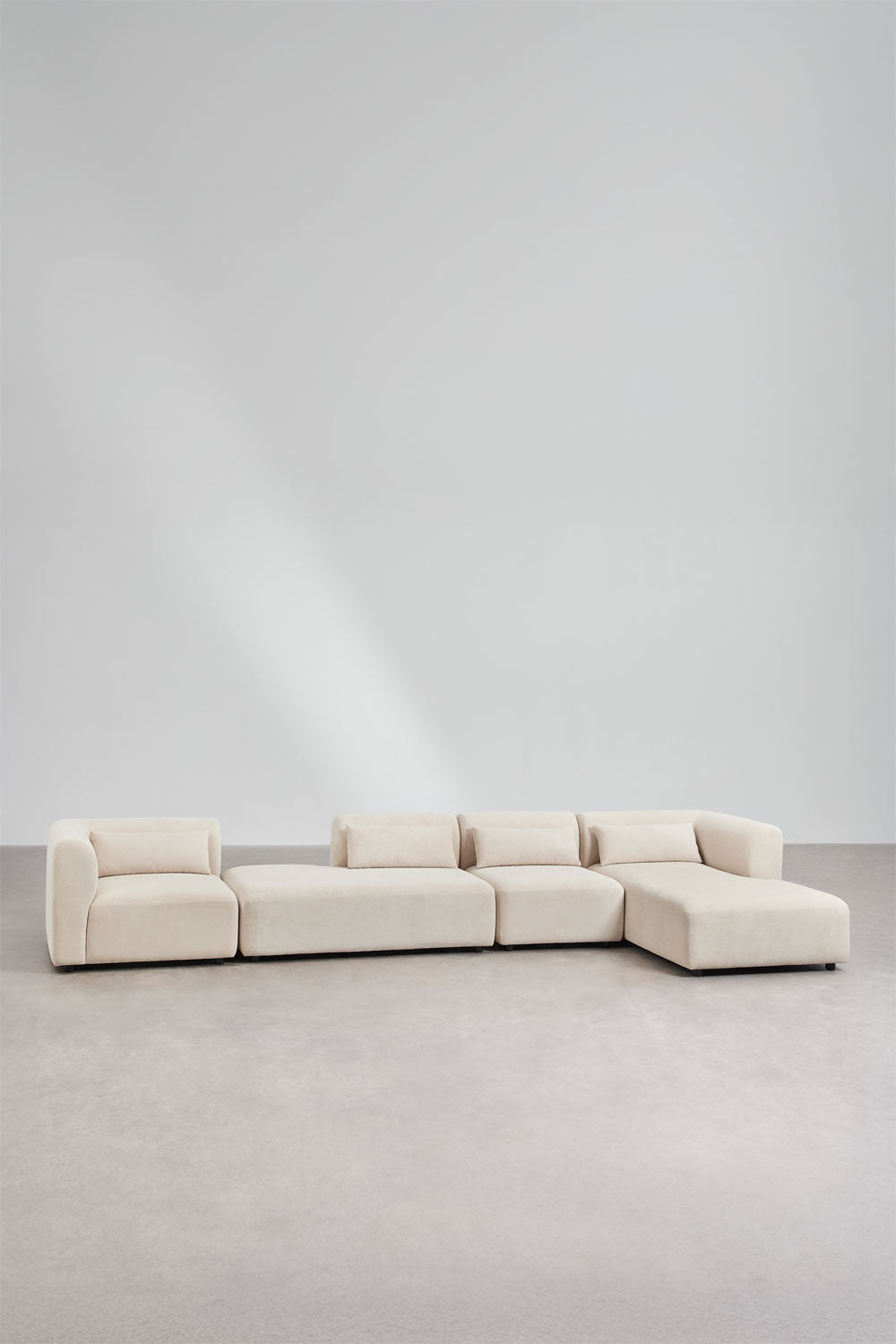 Sofa FOGLERA su pufu, smėlio linas, 398x97