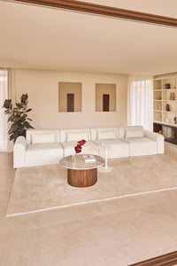 Modulinė sofa BORJANA – bendras vaizdas, balta avikailio efekto šenilas