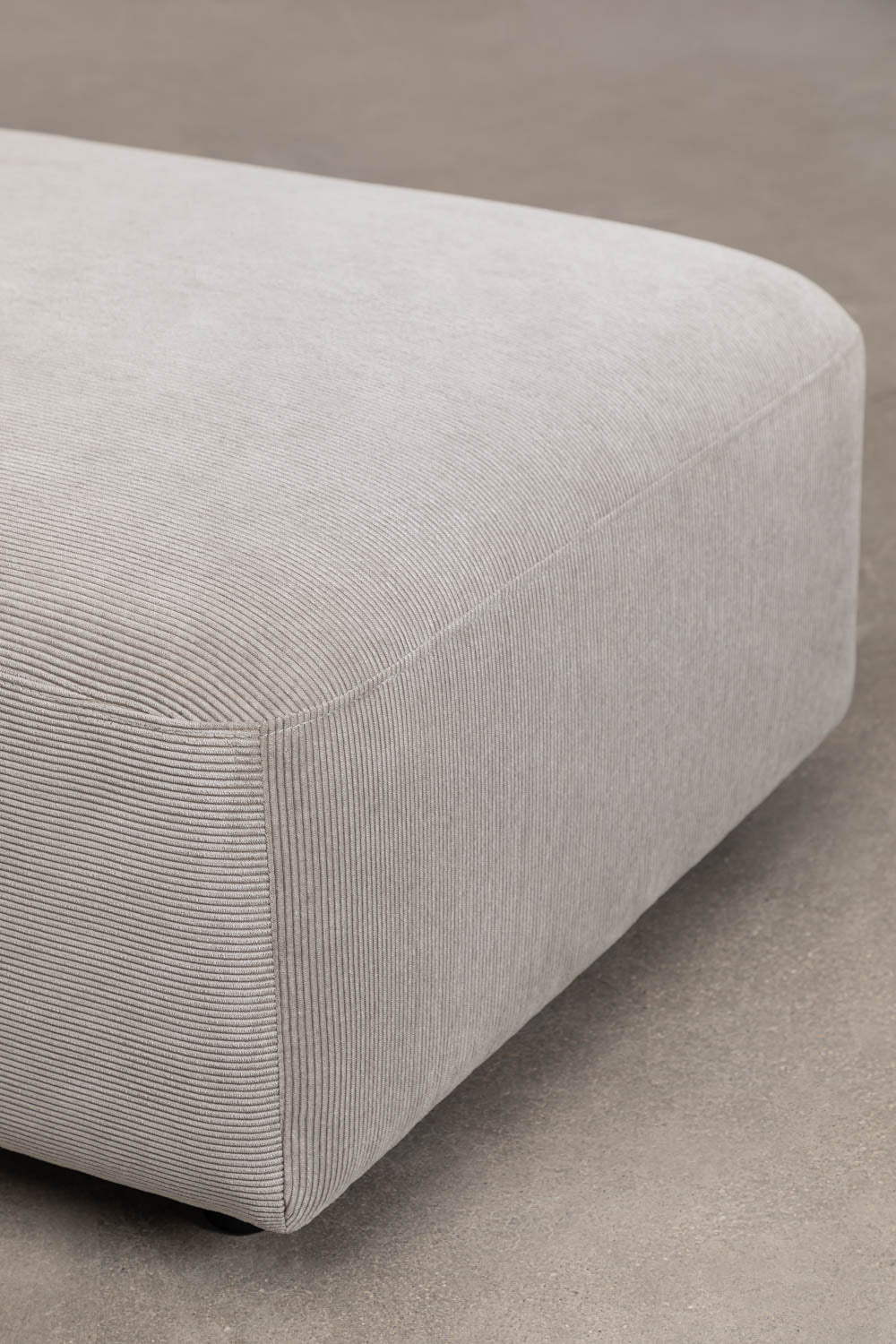 Modulinė sofa FOGLERA su pufu – formos linijos
