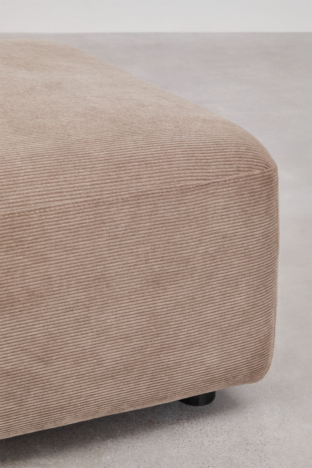 Modulinė sofa FOGLERA su pufu – formos linijos