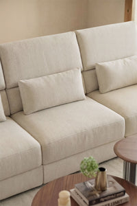 Modulinė sofa KATALENA interjere su dekoro elementais
