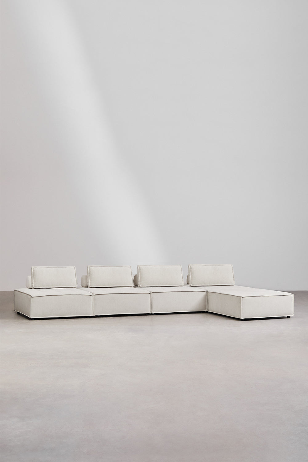 Modulinė sofa VERMONTA su pufu – artimas planas