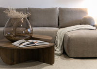Kampinė sofa LIVA, šviesiai ruda šenilas, su kamuoliuku
