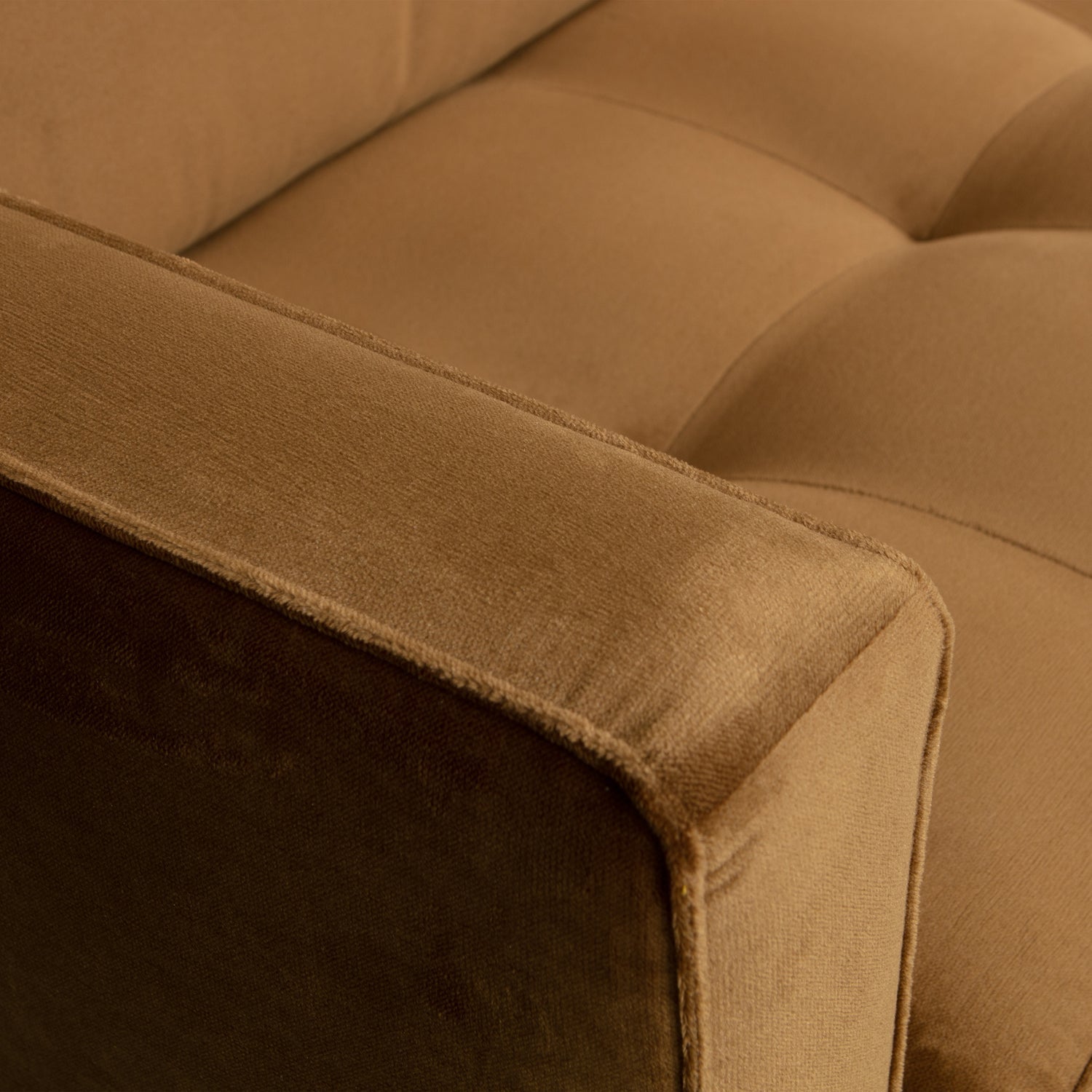 Klasikinė sofa RODEO, 3 vietos, veliūro audinys, medaus spalva