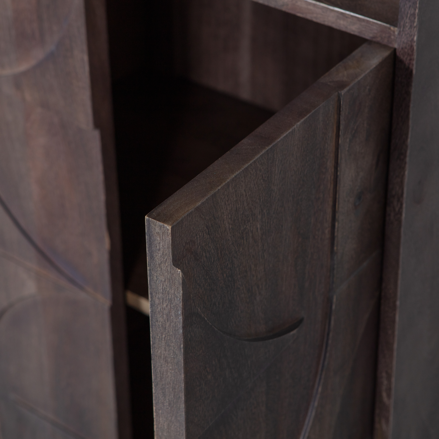 Aukšta komoda DRAW, riešutmedžio spalva