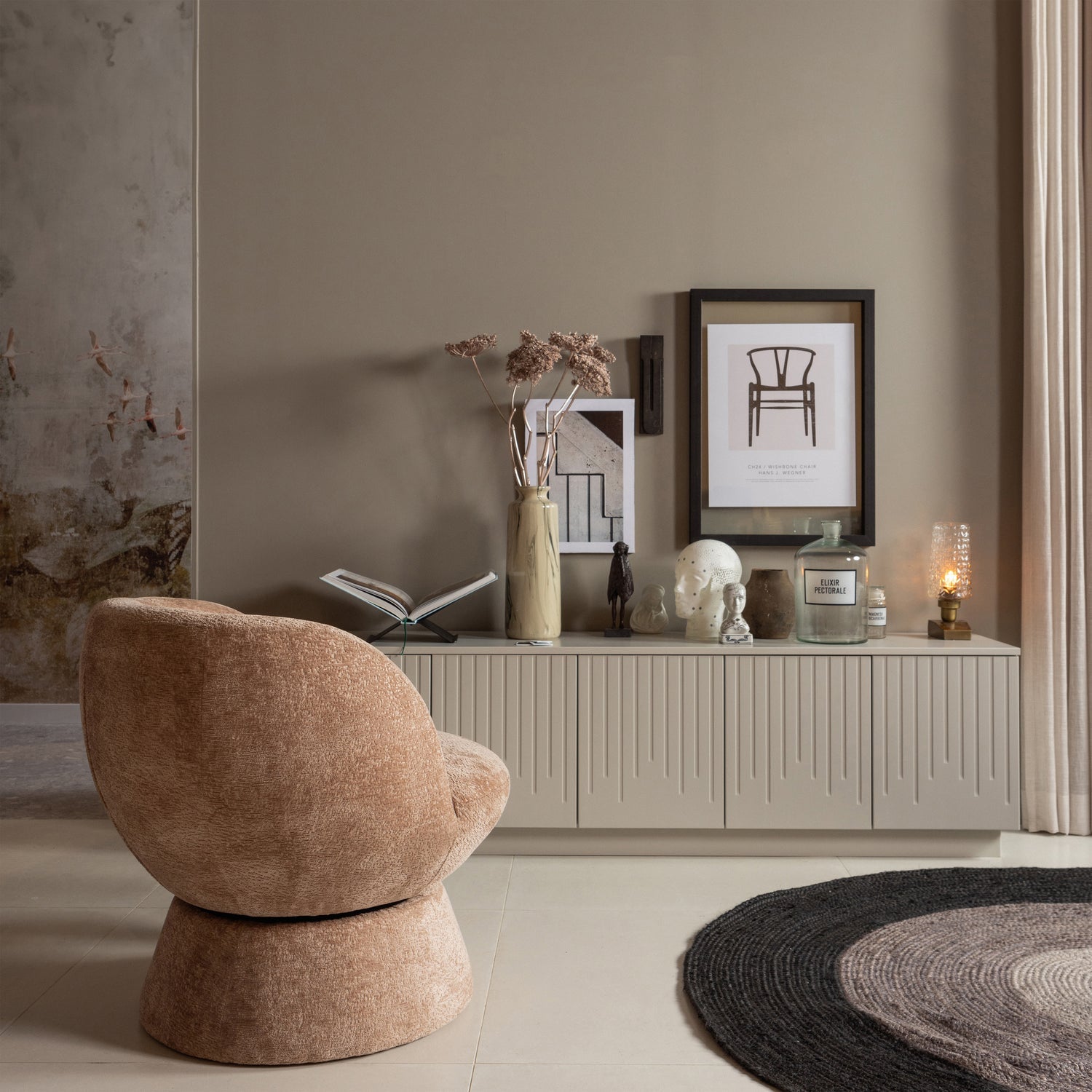 Fotelis SHUFFLE pasukamas, smėlio spalvos