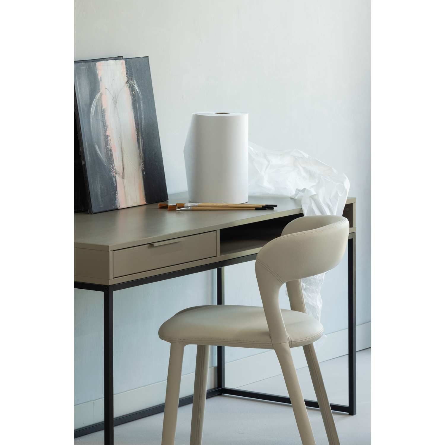 Rašomasis stalas NORE, pušis, purvo pilka