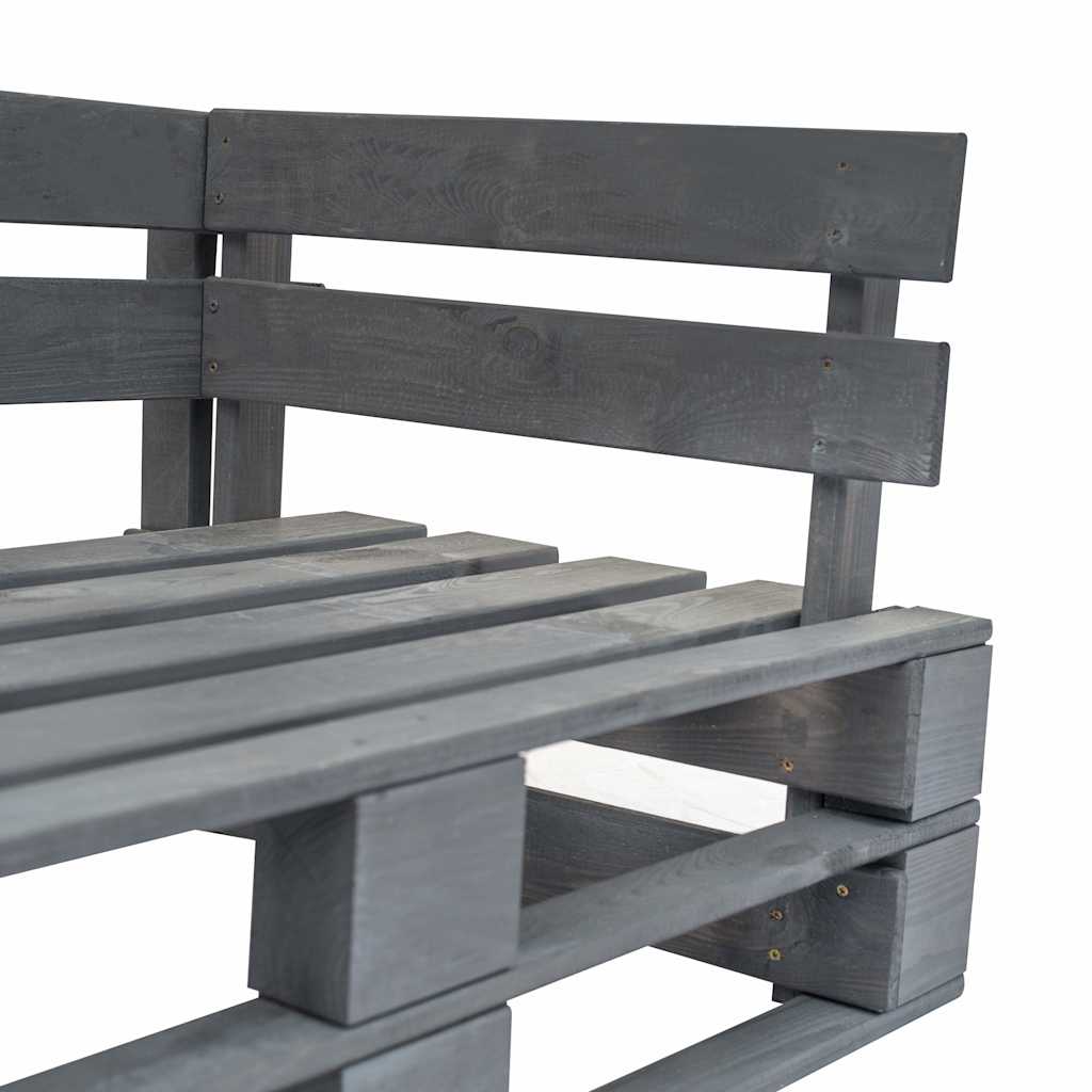 Sodo sofa iš palečių su raudonomis pagalvėlėmis, pušies mediena