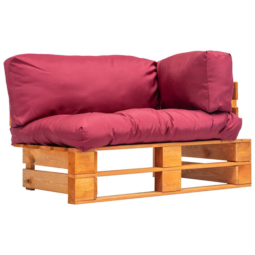 Sodo sofa iš palečių su raudonomis pagalvėlėmis, pušies mediena