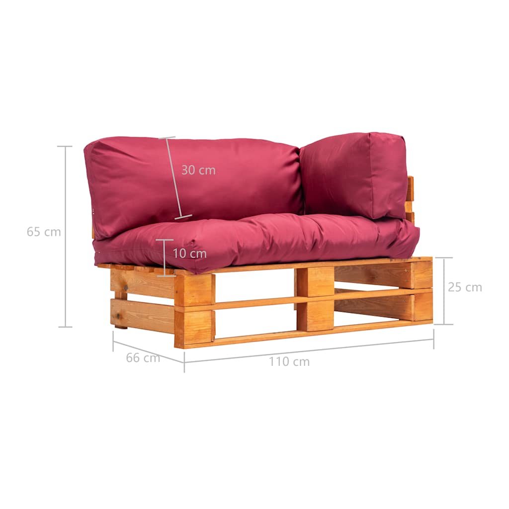 Sodo sofa iš palečių su raudonomis pagalvėlėmis, pušies mediena
