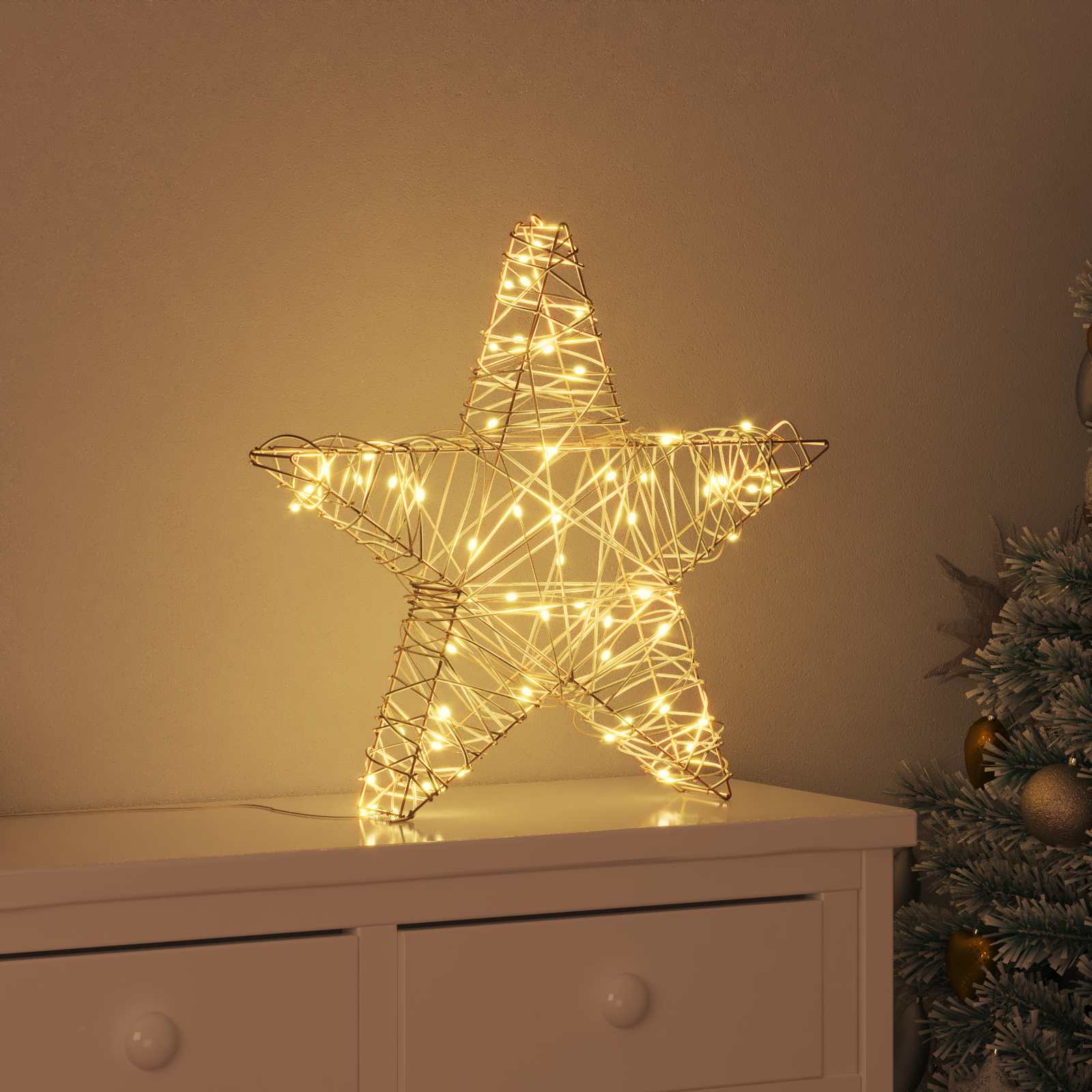 3D zvaigzne ar 50 silti baltām LED diodēm 55 x 52.5 x 9 cm Rotangpalma