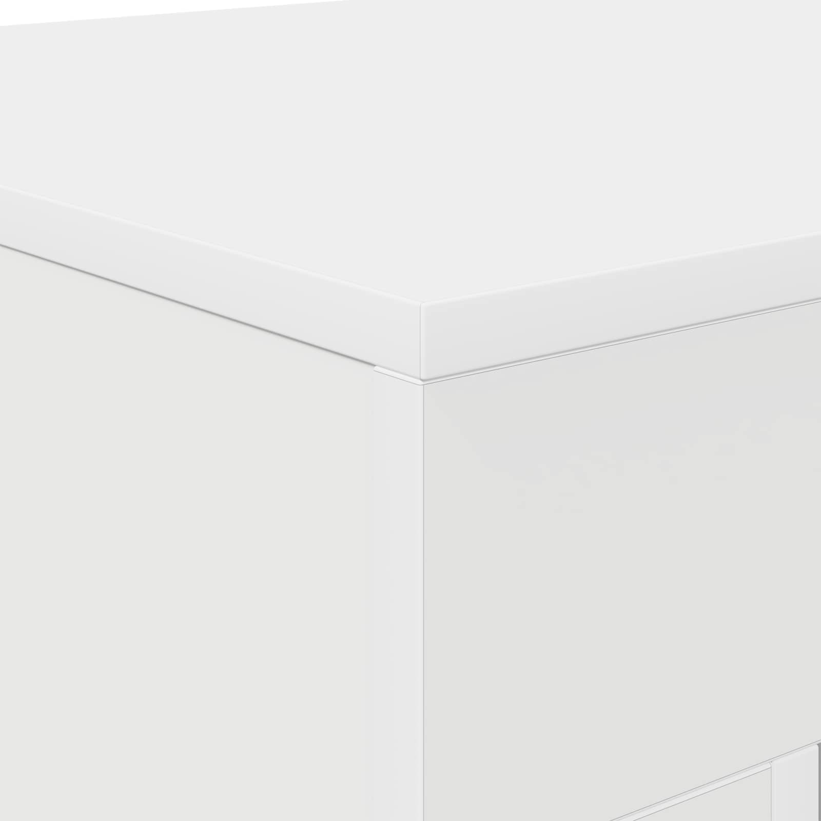 Baltas