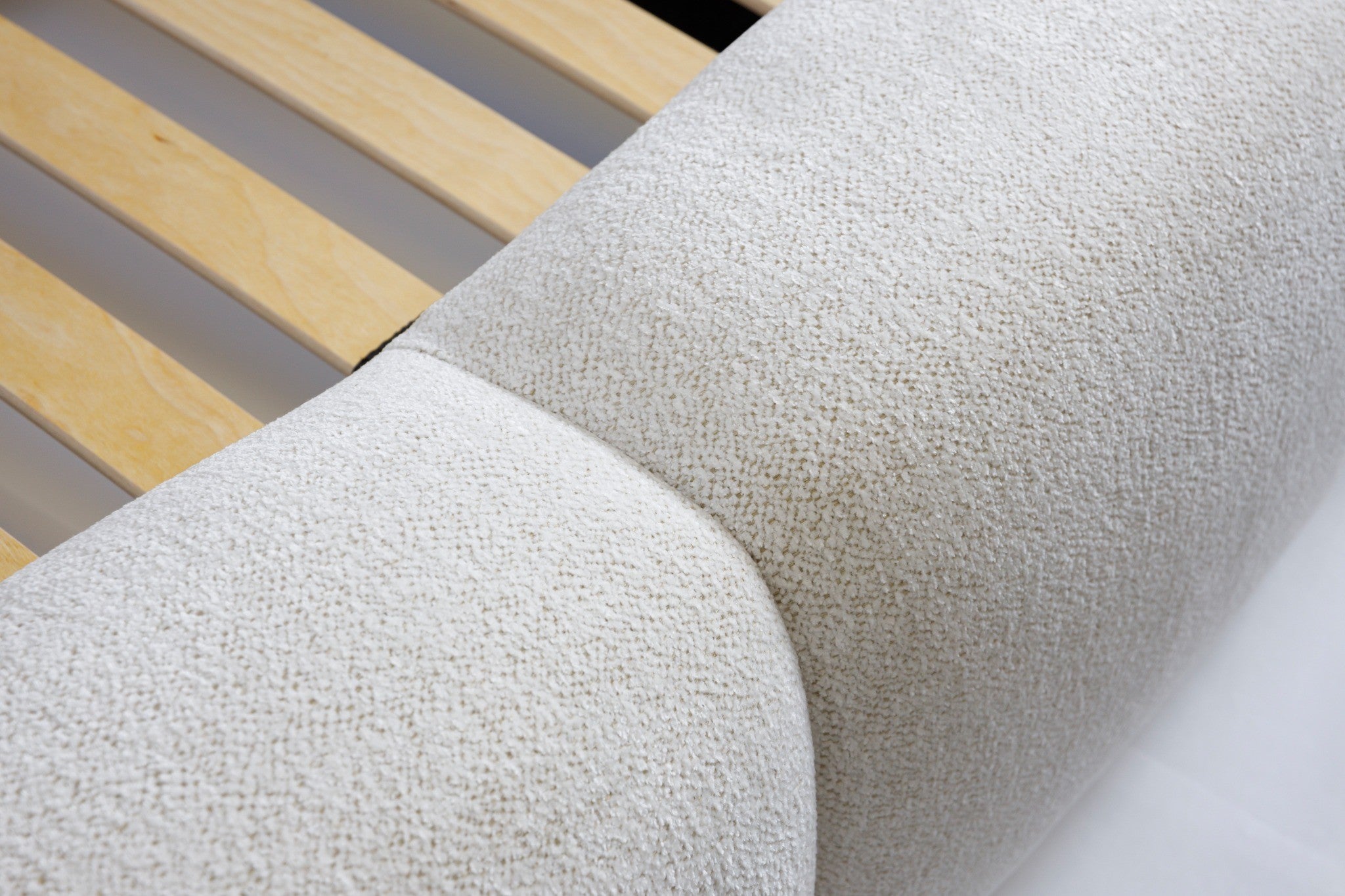 Lova ASTON, kreminė