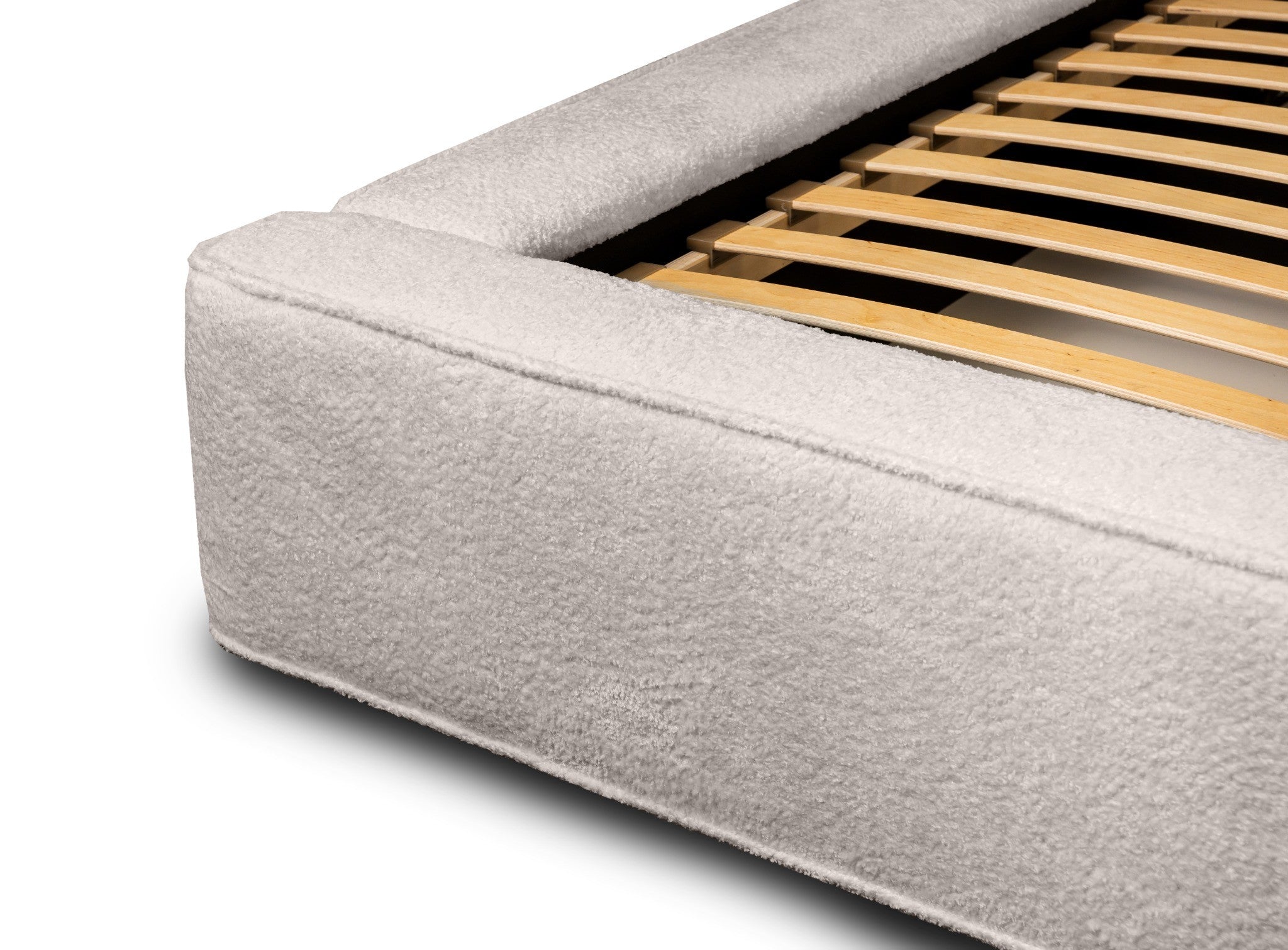 Lova BERNAND, šviesiai smėlinė