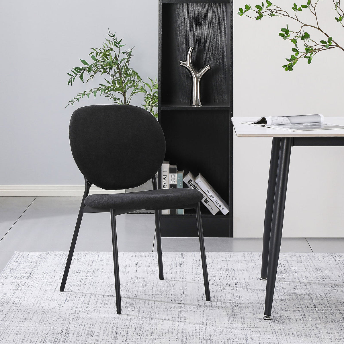 Kėdė INGRID, juoda – matinio paviršiaus detalė