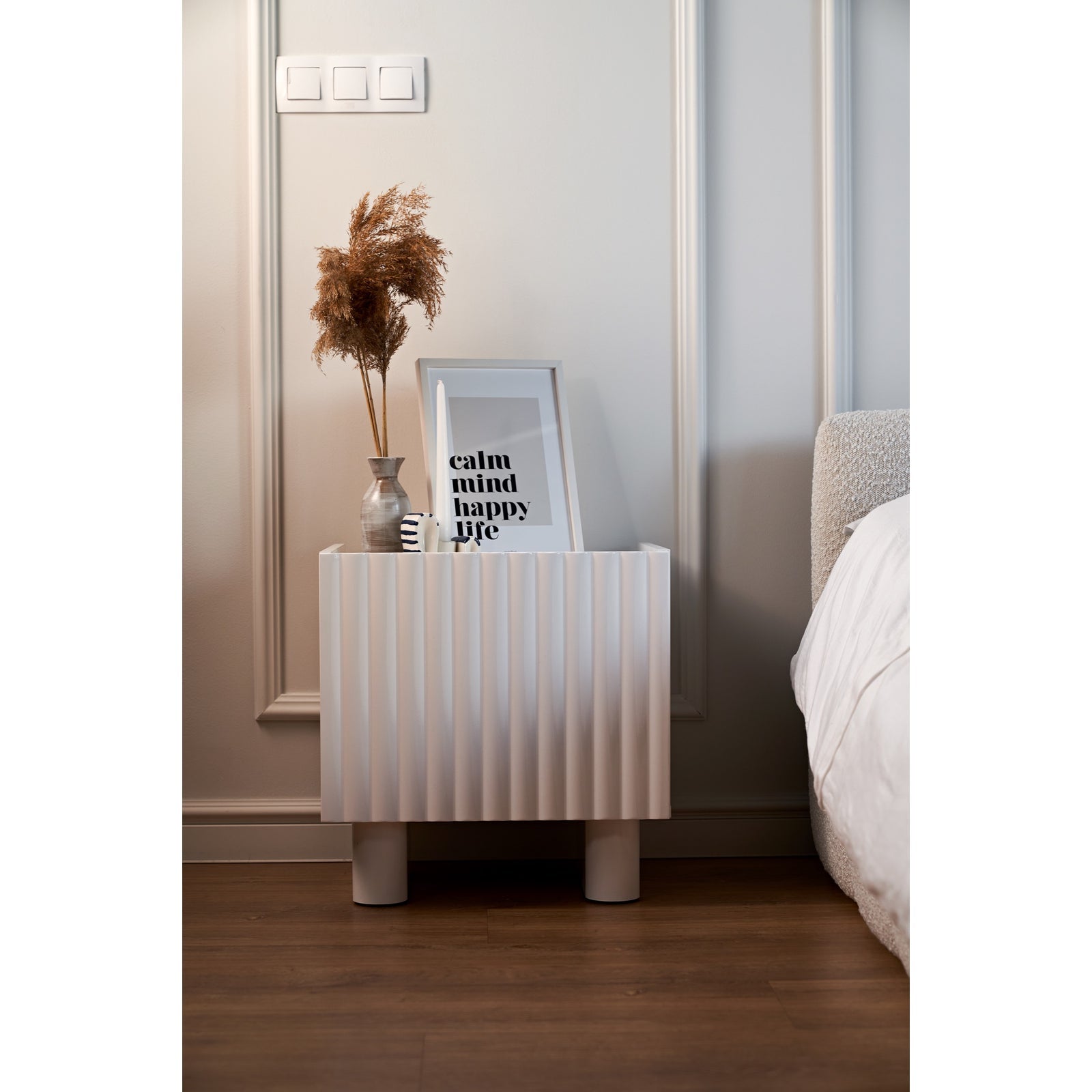 Naktinis staliukas FIORRA, balta blizgi