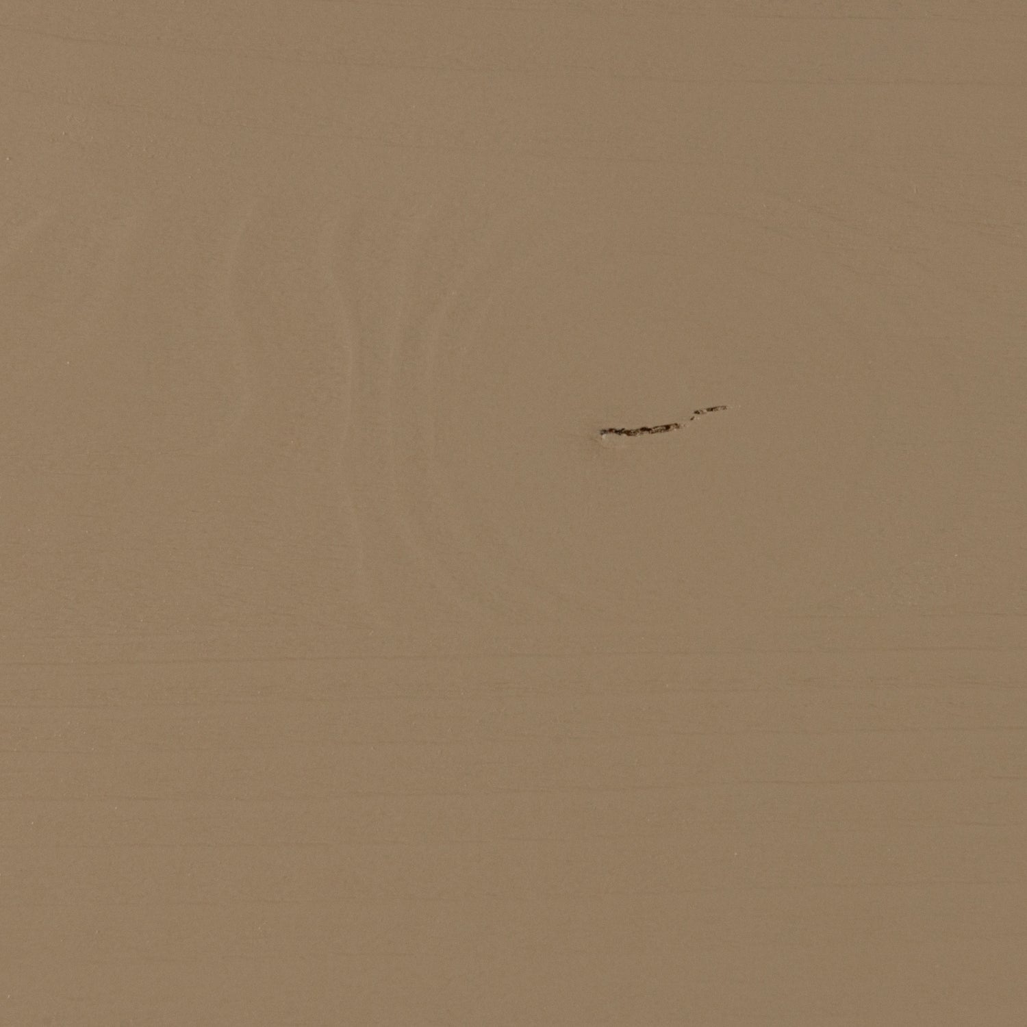 Komoda BASU, molio ruda