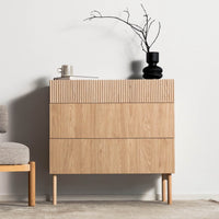 Komoda MEABH minimalistiniame svetainės interjere