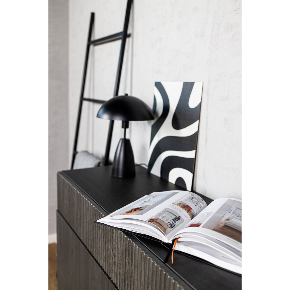 Komoda MEABH, 90 cm, juodas, uosis – atviros lentynos