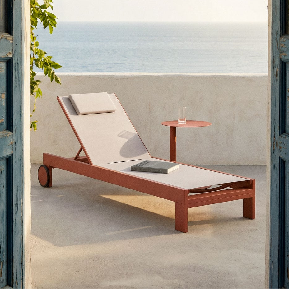 Aluminium outdoor sun lounger SOLARA, terracotta