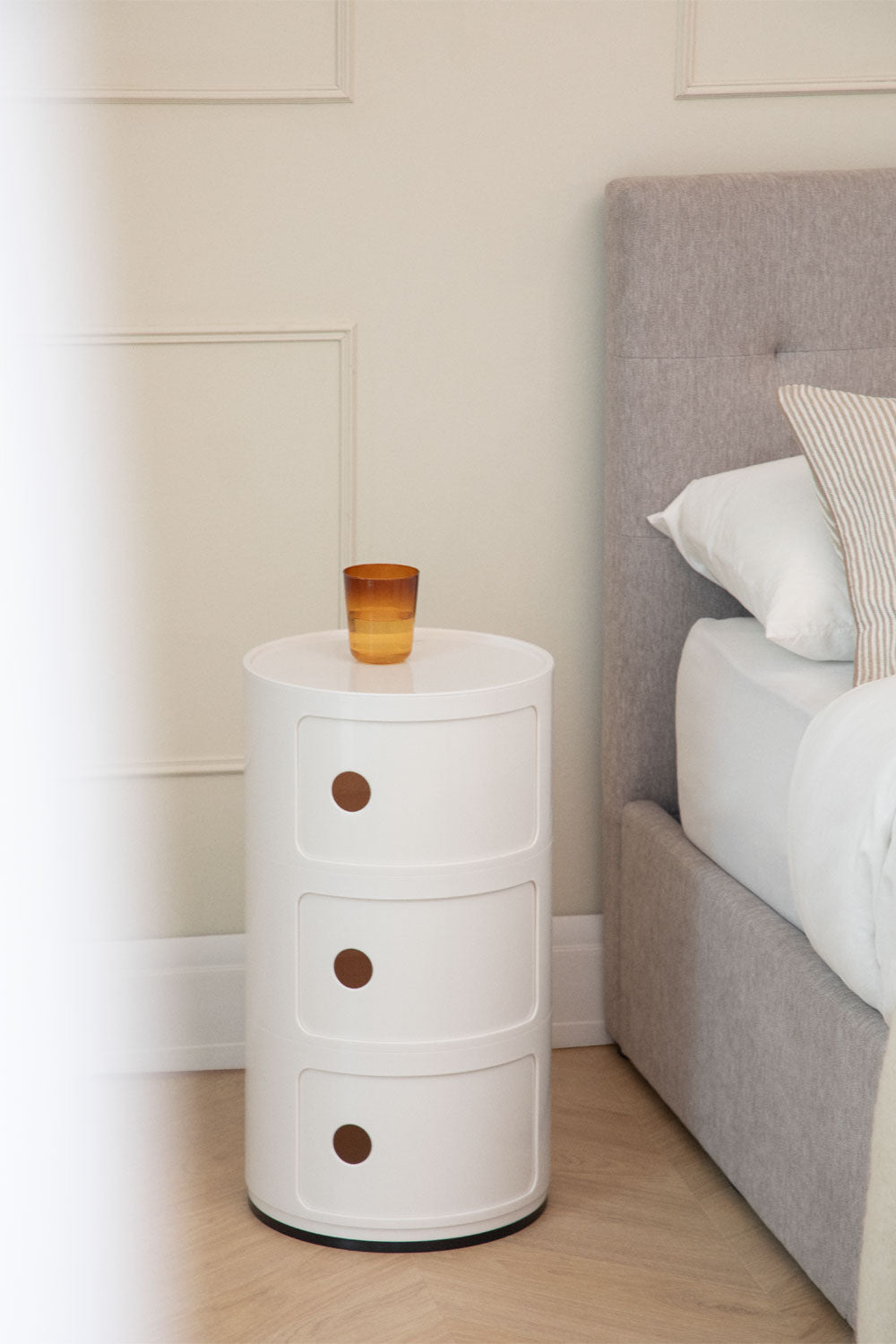 SARUORA Round Bedside Table, White