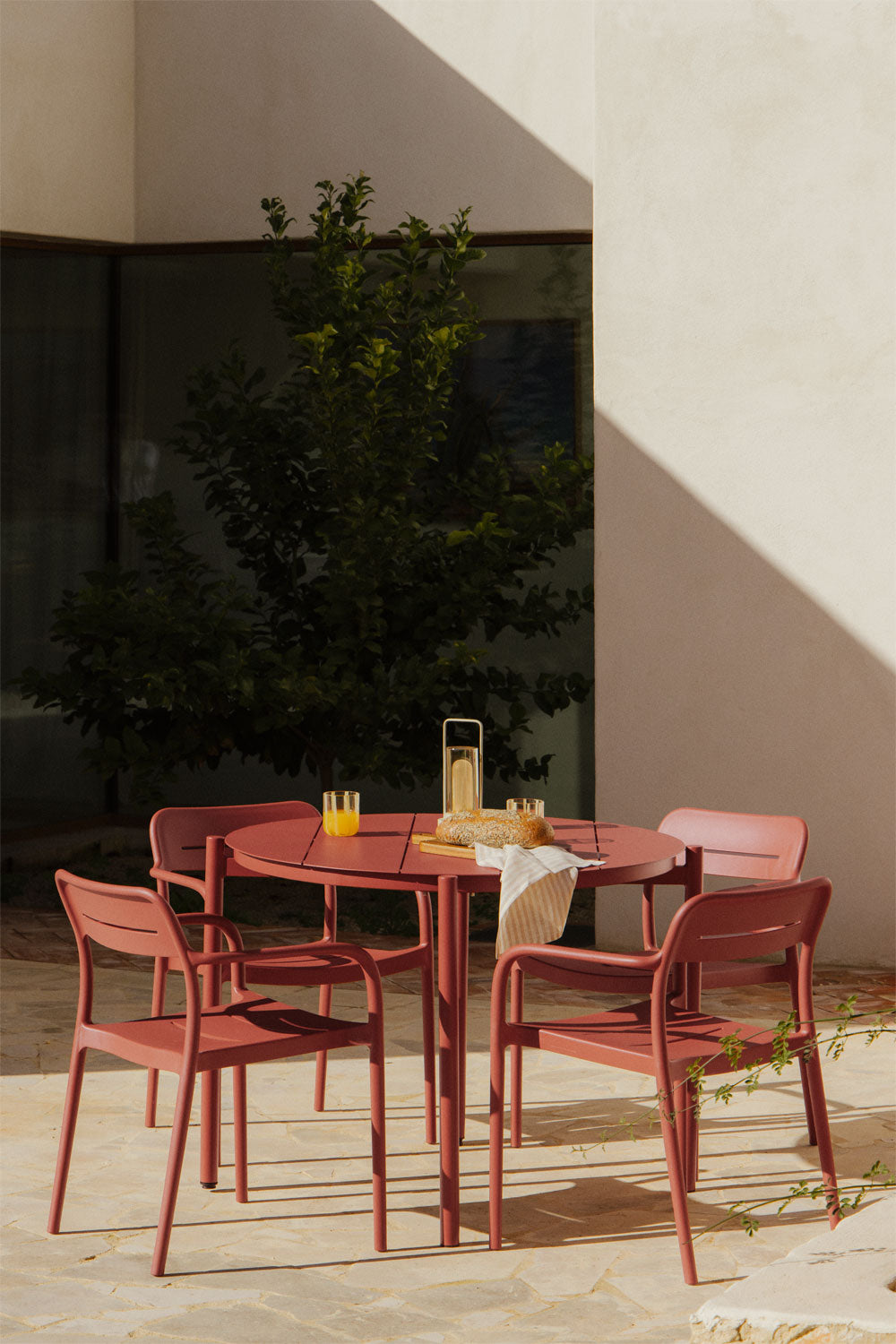 ALERO round outdoor table, terracotta, 110 cm