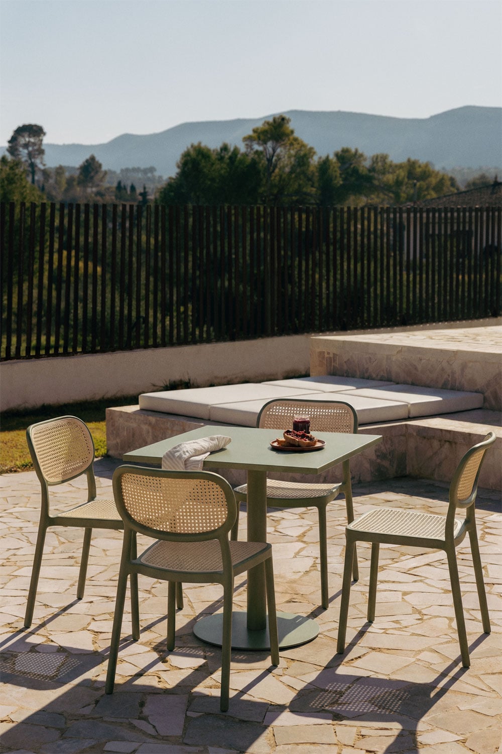 Square table MINTO, olive green