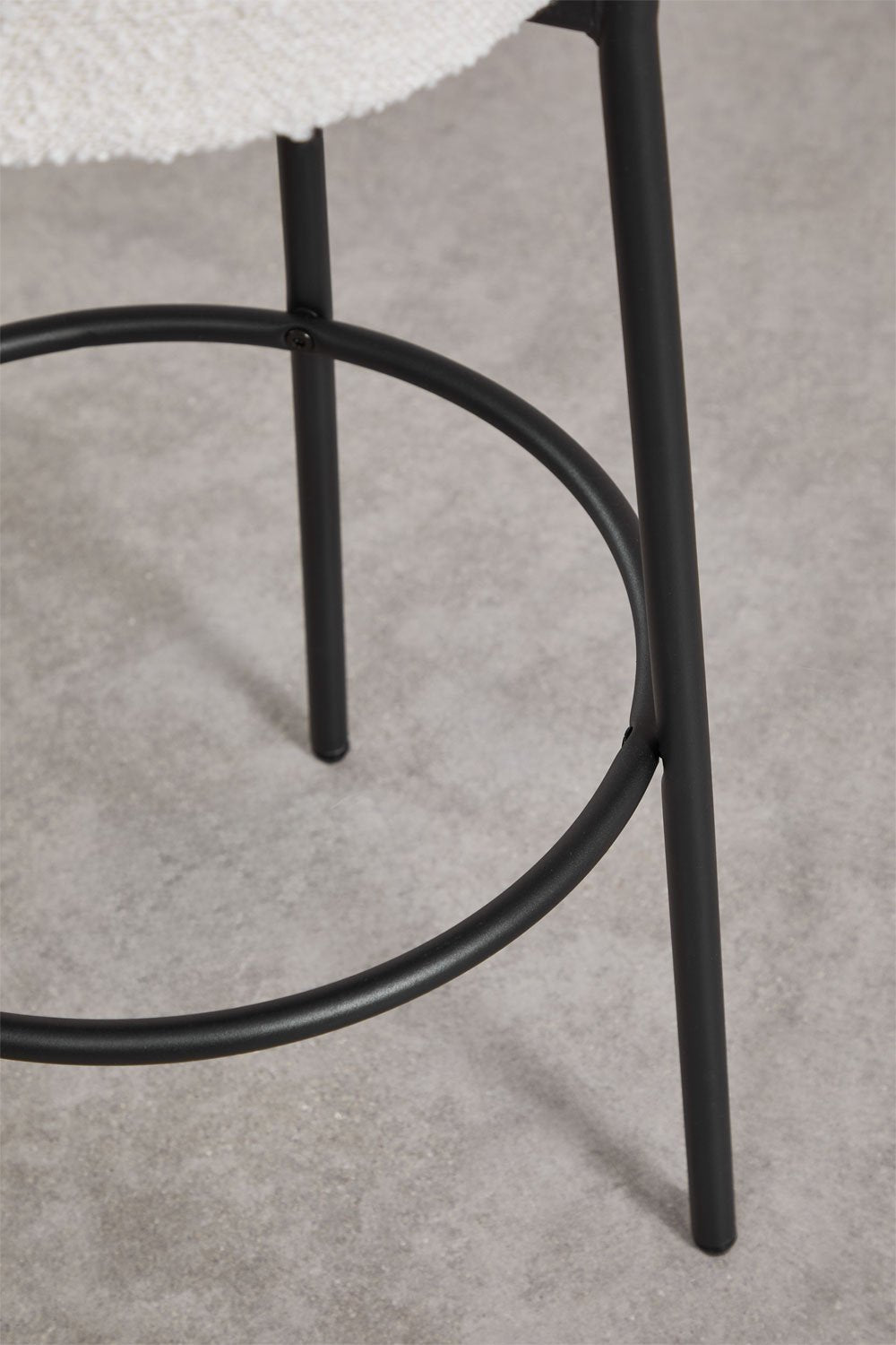 Baro kėdė CALAINO 75 cm modernioje virtuvėje