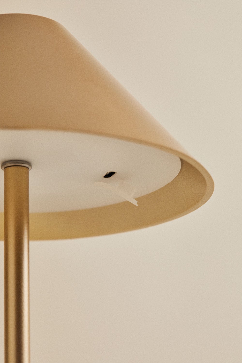 Belaidė lempa NEBIDA matinio paviršiaus detalė