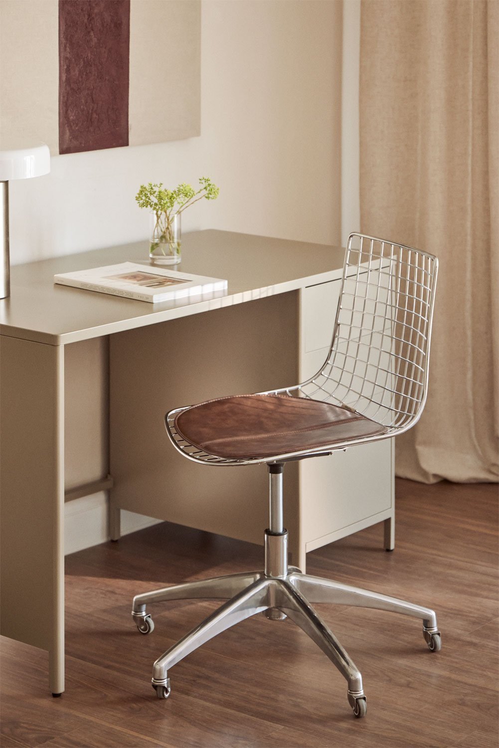 Biuro kėdė ZIVIERO su ratukais ir metaline konstrukcija kasdieniam darbui