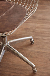 Patogi biuro kėdė ZIVIERO su paminkštinimu darbo kambaryje