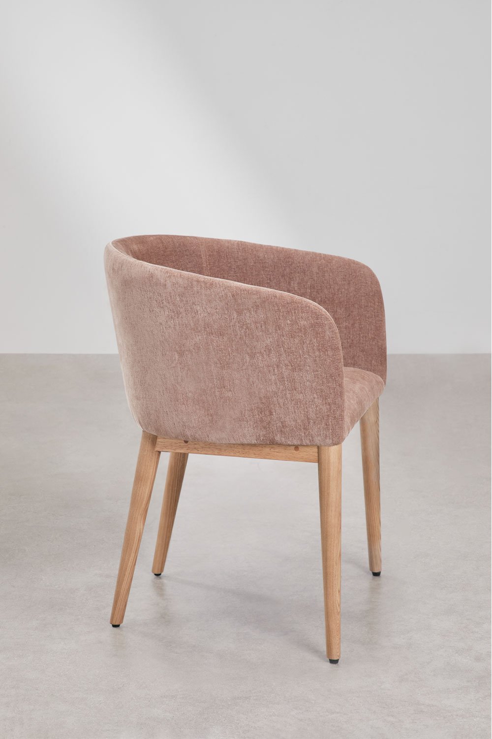 SOLUARO dining chair with armrests, natural wood frame, rose quartz chenille