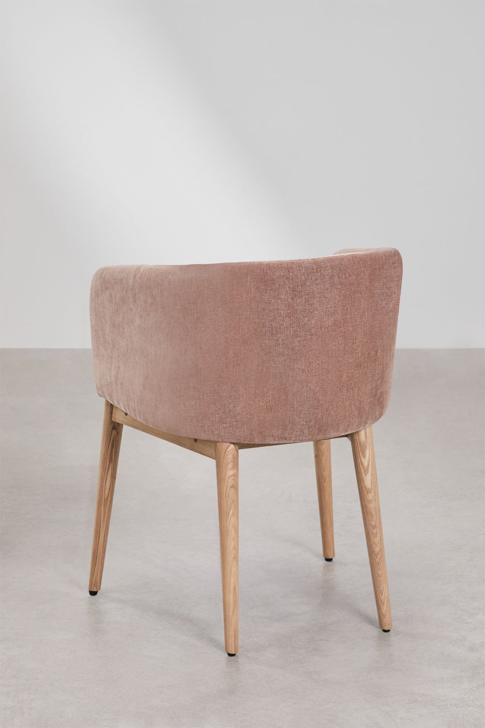SOLUARO dining chair with armrests, natural wood frame, rose quartz chenille