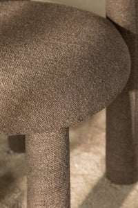 Minkšta kėdė NOVOORO bouclé su patogiu paminkštinimu