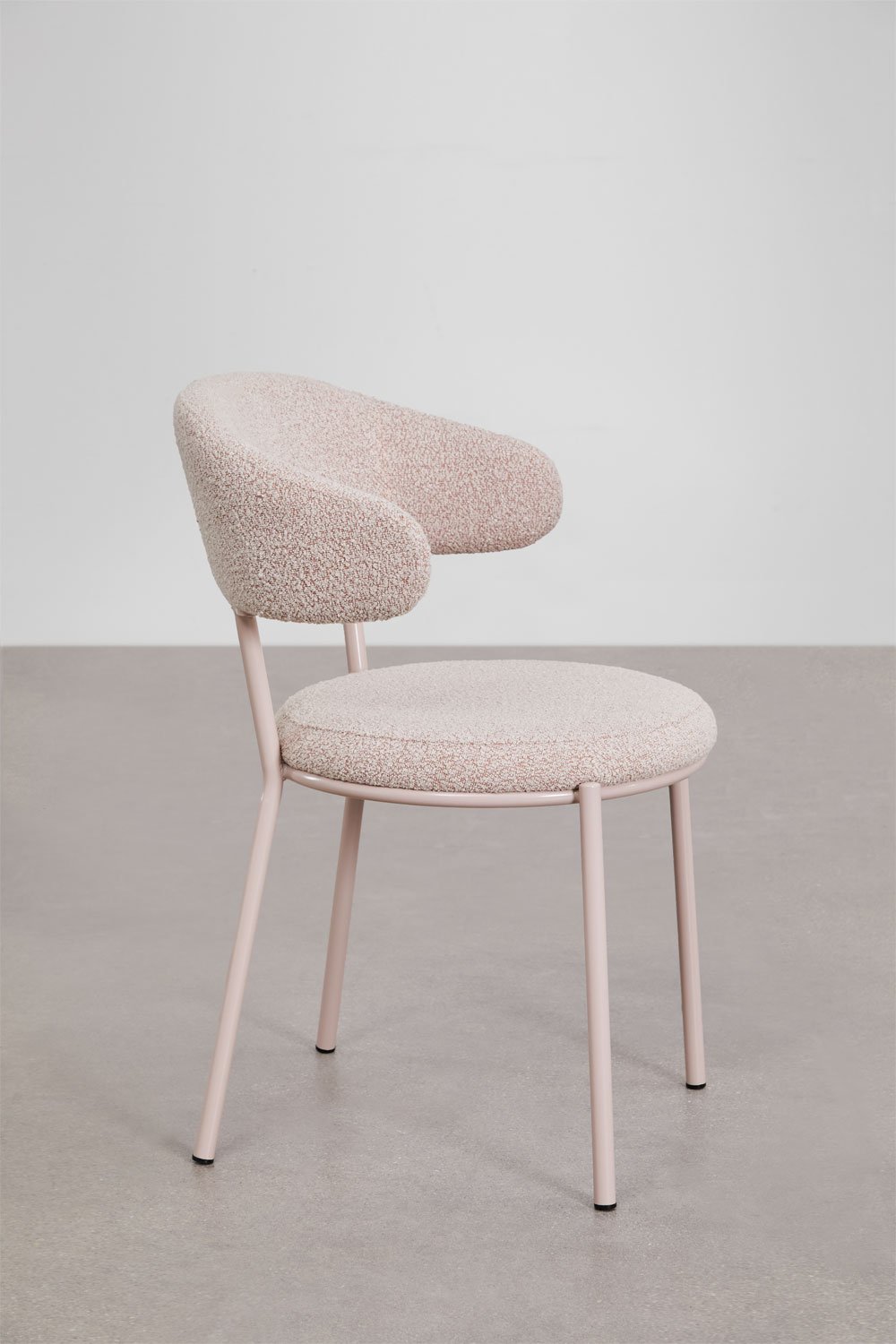 Valgomojo kėdė ORVUINO bouclé vaizdas iš priekio su apgaubiančia forma