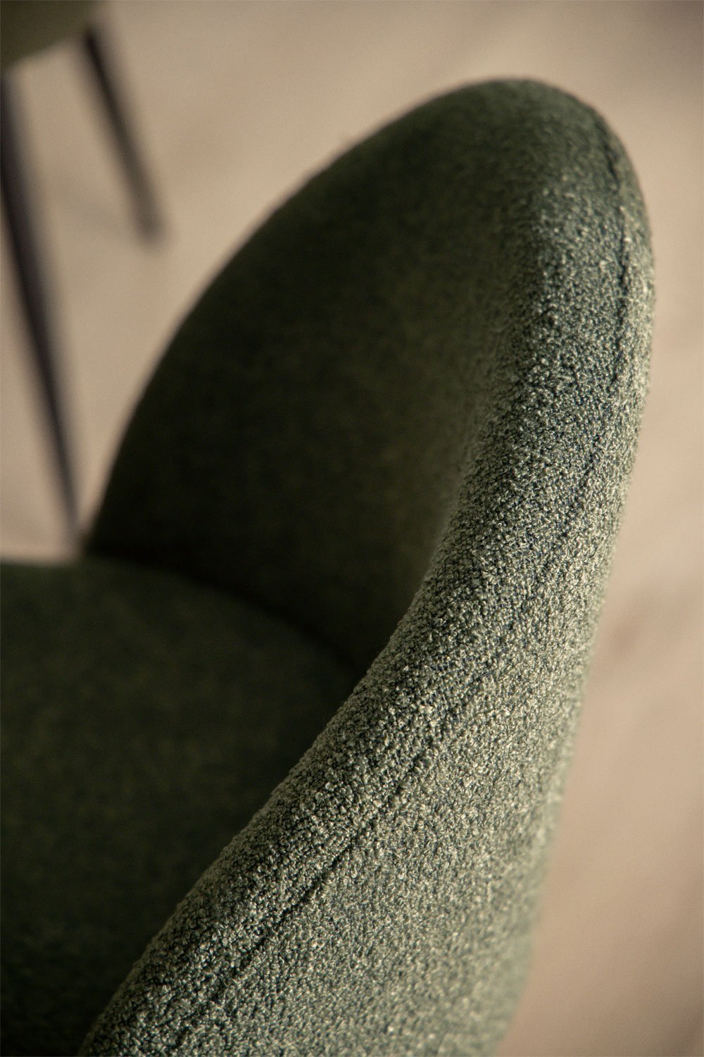 Valgomojo kėdė FARAURA bouclé su apvalintomis formomis