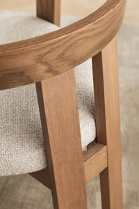 Valgomojo kėdė SIRAIRO medinių porankių ir rėmo detalė iš arti