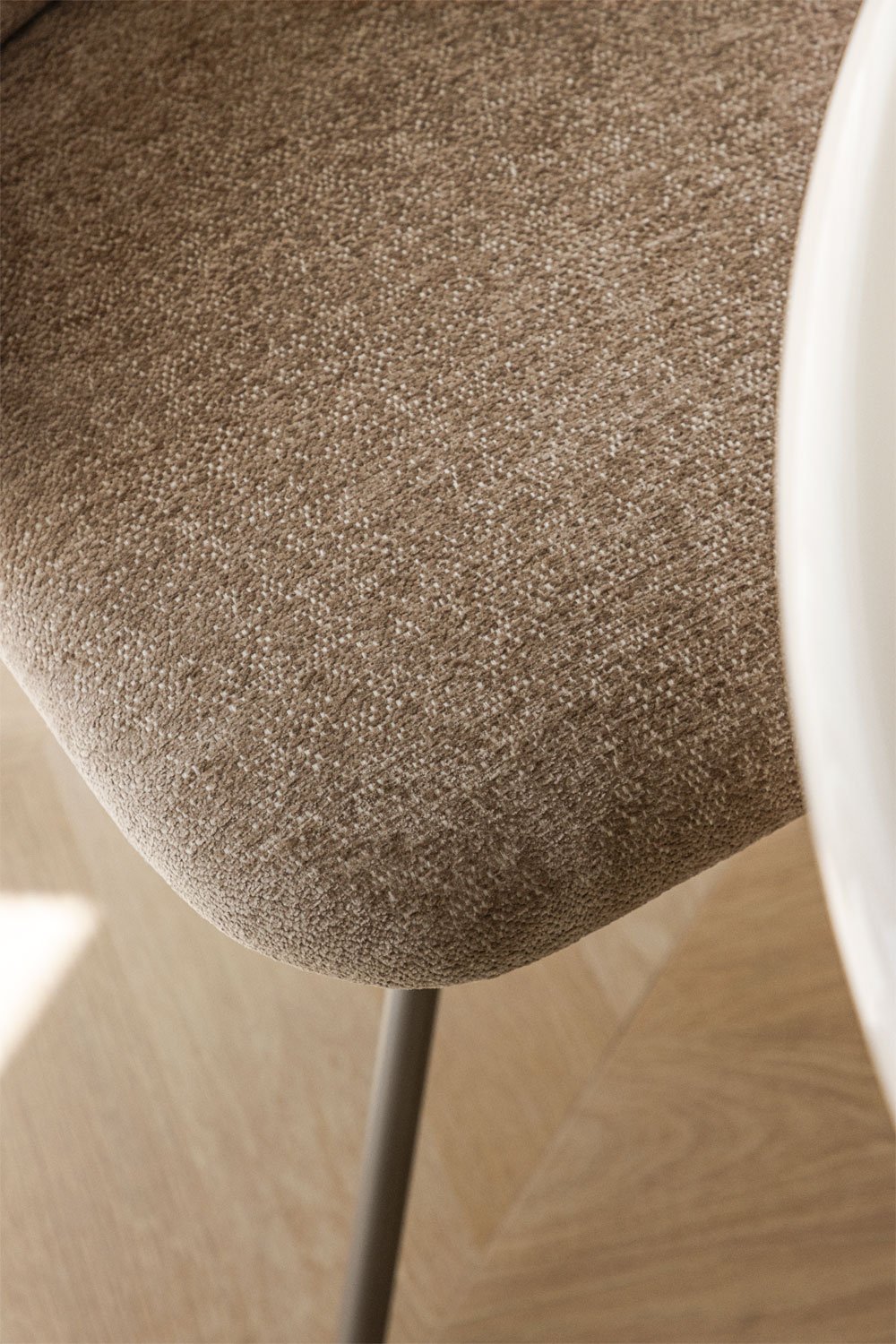 Apgaubiančios formos valgomojo kėdė MORUIRO su patogiu paminkštinimu