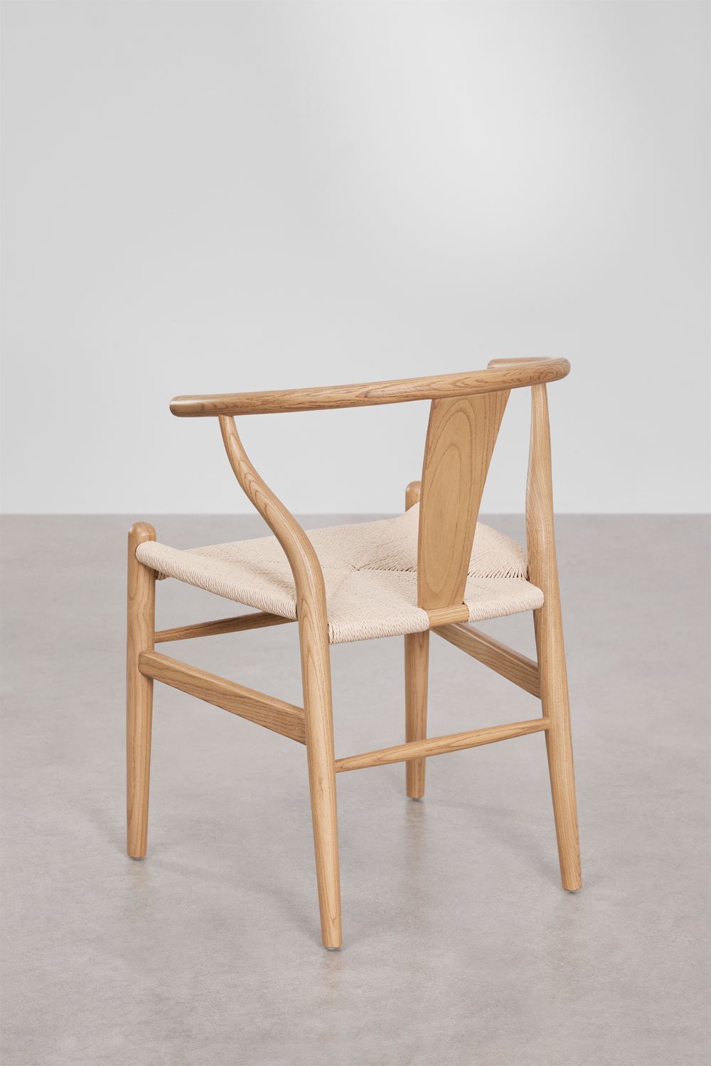 Valgomojo kėdė VORAORO EDITION lakuotos apdailos ir medienos tekstūros detalė